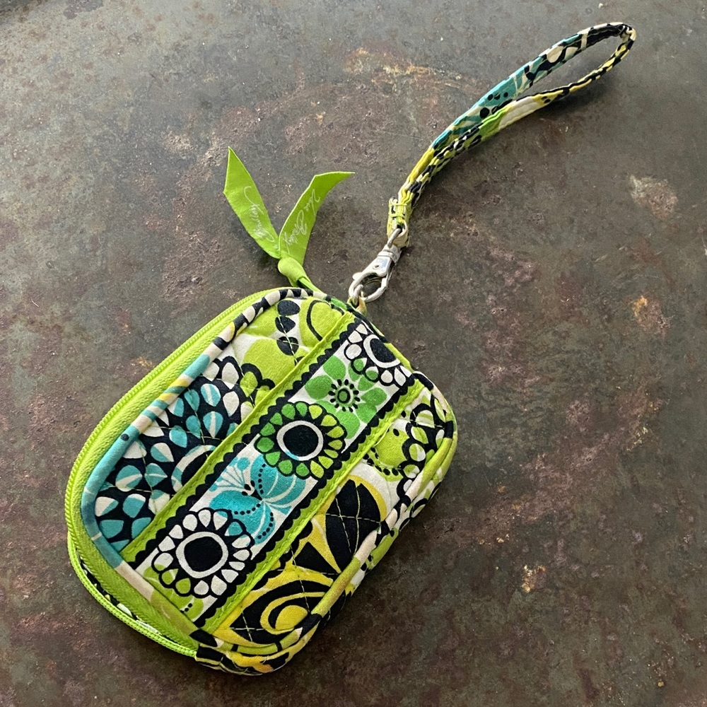 Vera Bradley Zip Around Quilted Wallet Wristlet in Limes Away Pattern